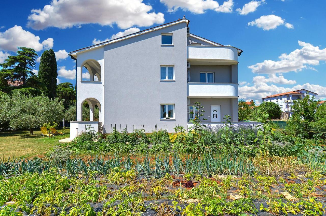 Apartments Elizabeta 1701 Fazana Exterior photo