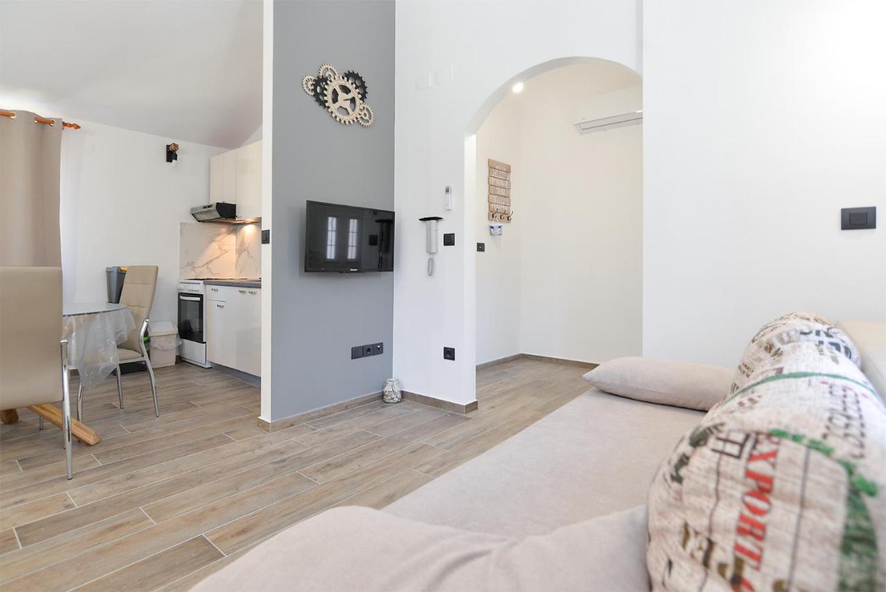 Apartments Elizabeta 1701 Fazana Exterior photo