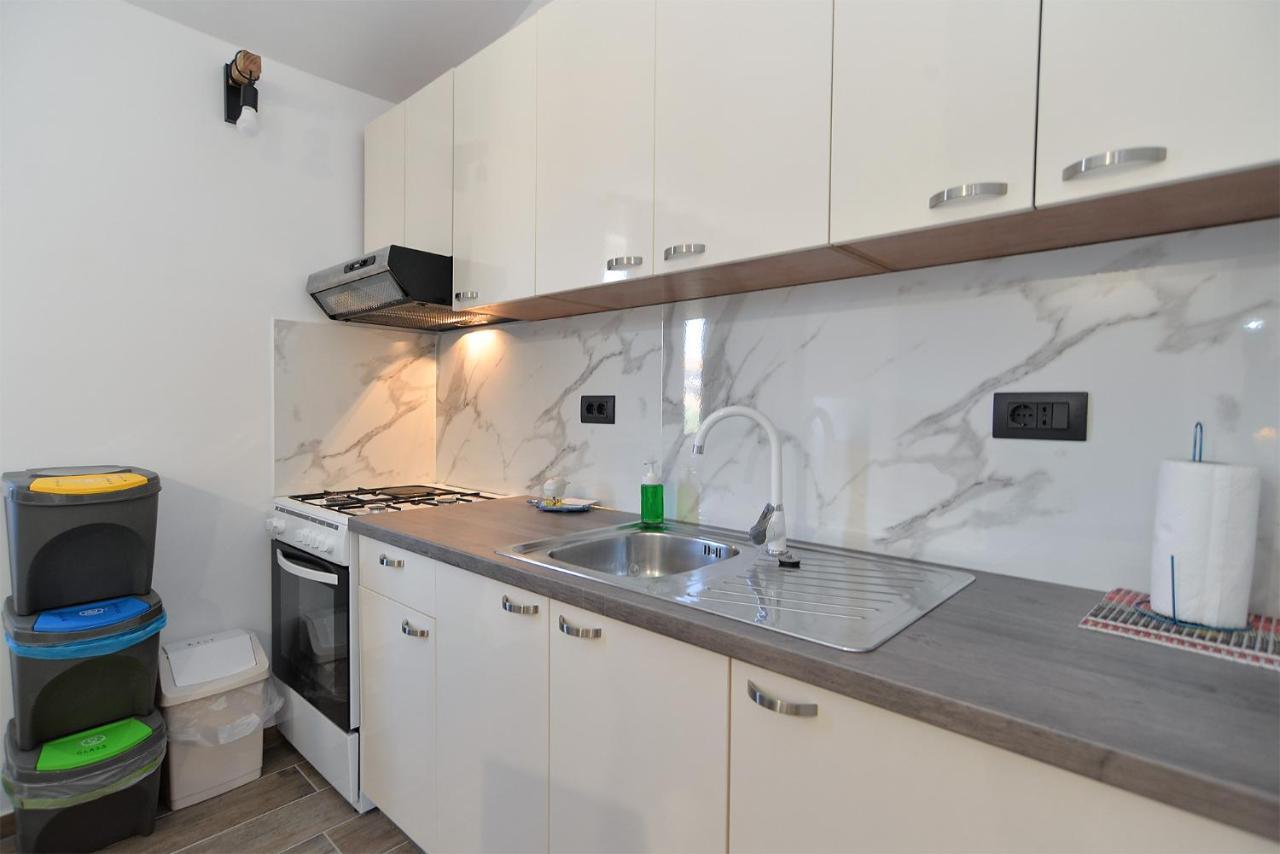 Apartments Elizabeta 1701 Fazana Exterior photo