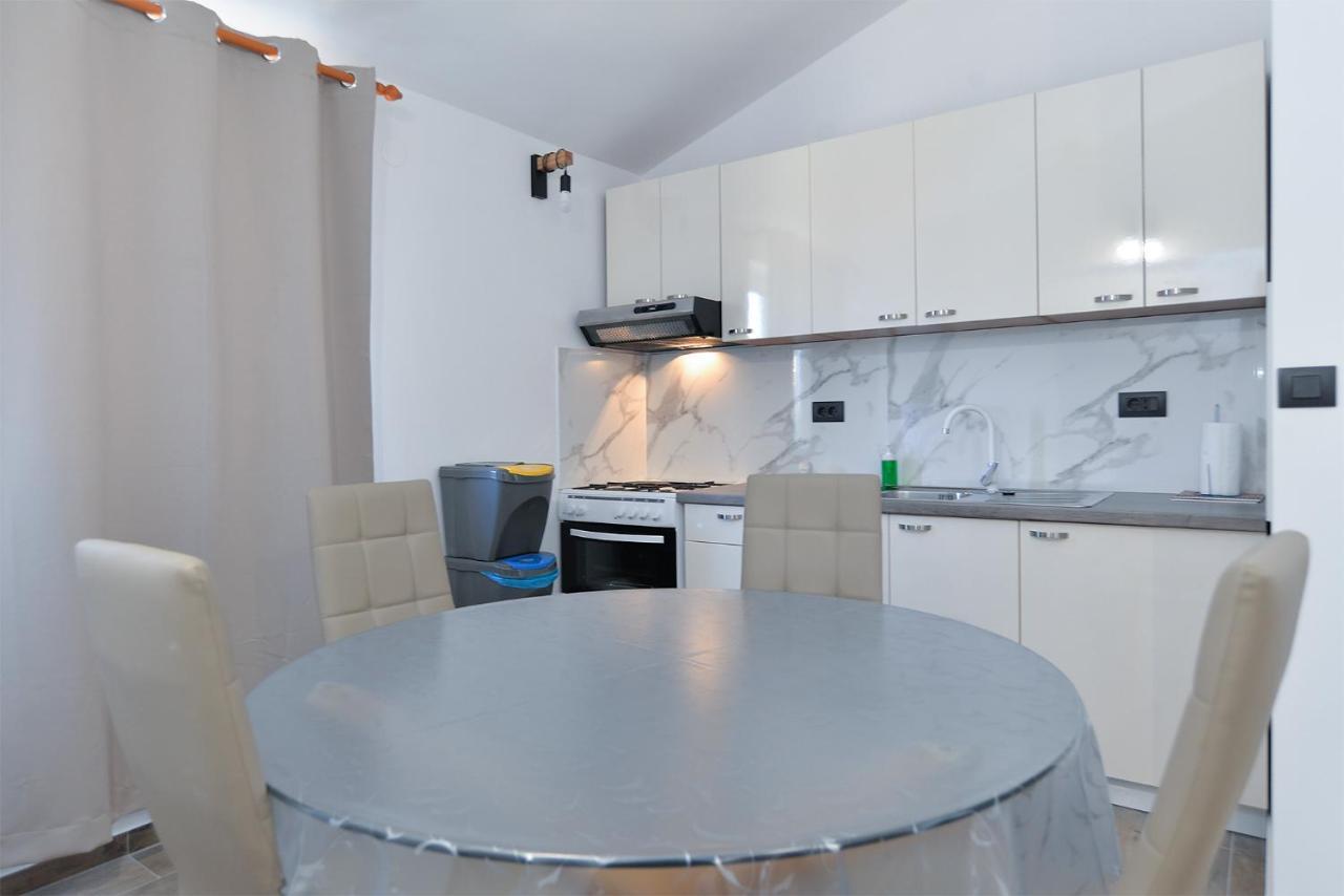 Apartments Elizabeta 1701 Fazana Exterior photo