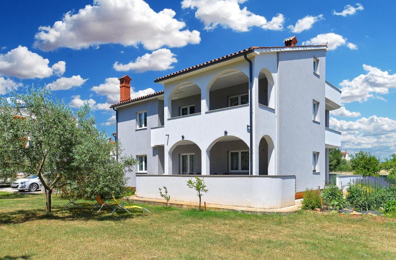 Apartments Elizabeta 1701 Fazana Exterior photo