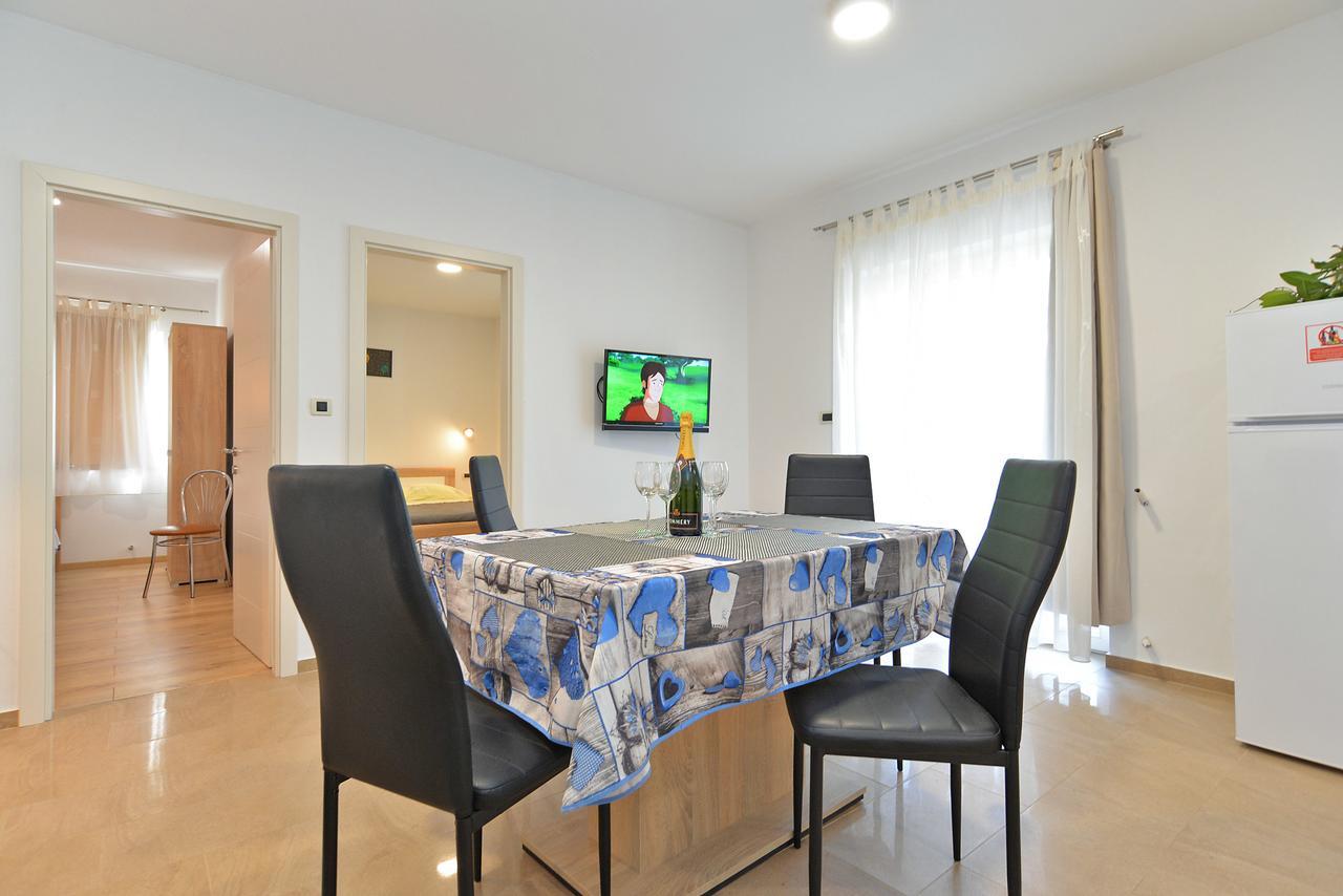 Apartments Elizabeta 1701 Fazana Exterior photo