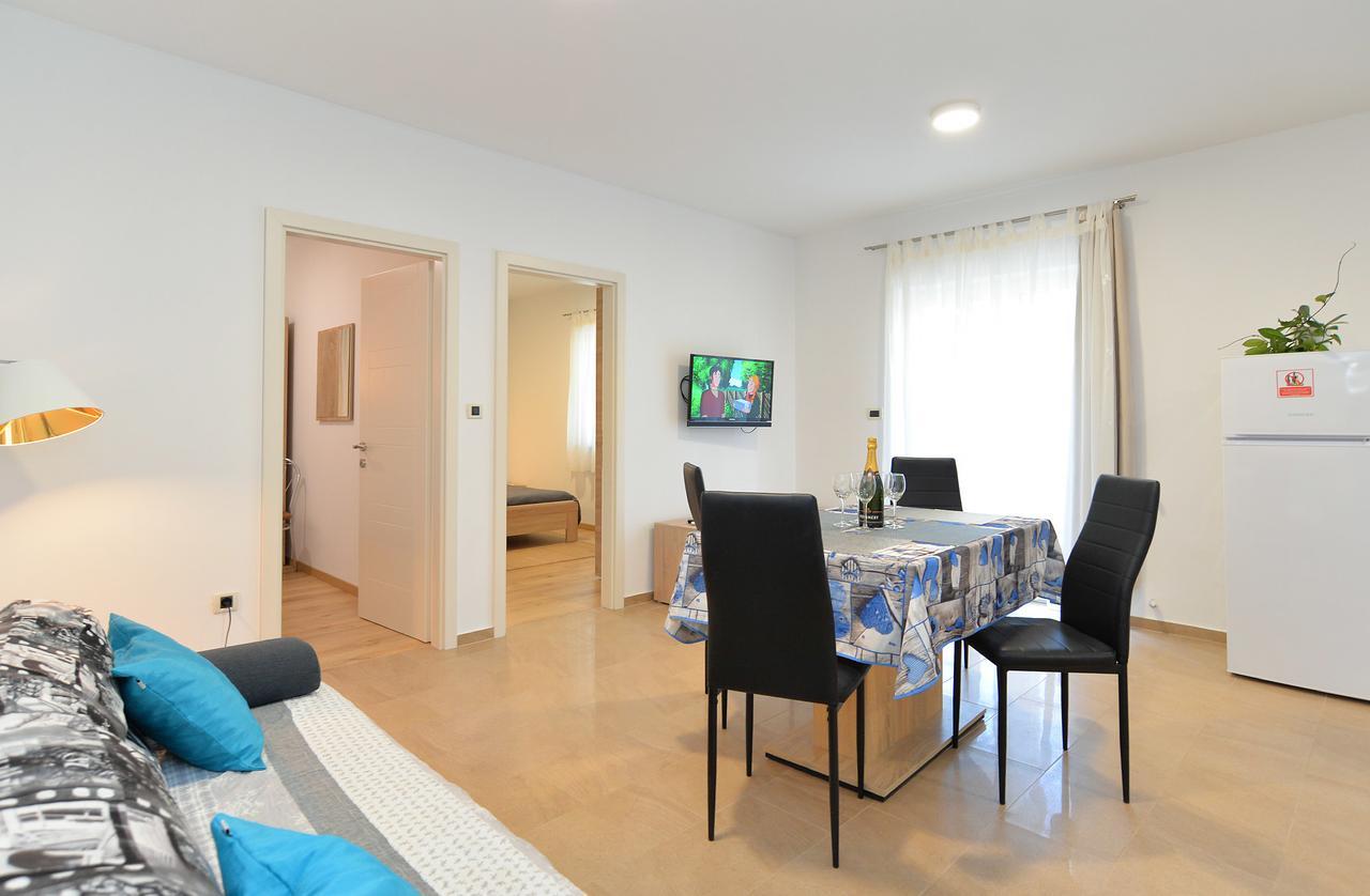 Apartments Elizabeta 1701 Fazana Exterior photo