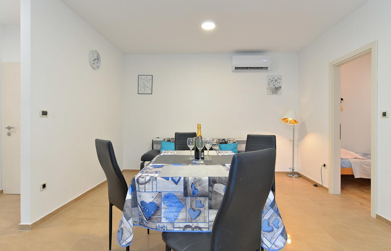 Apartments Elizabeta 1701 Fazana Exterior photo