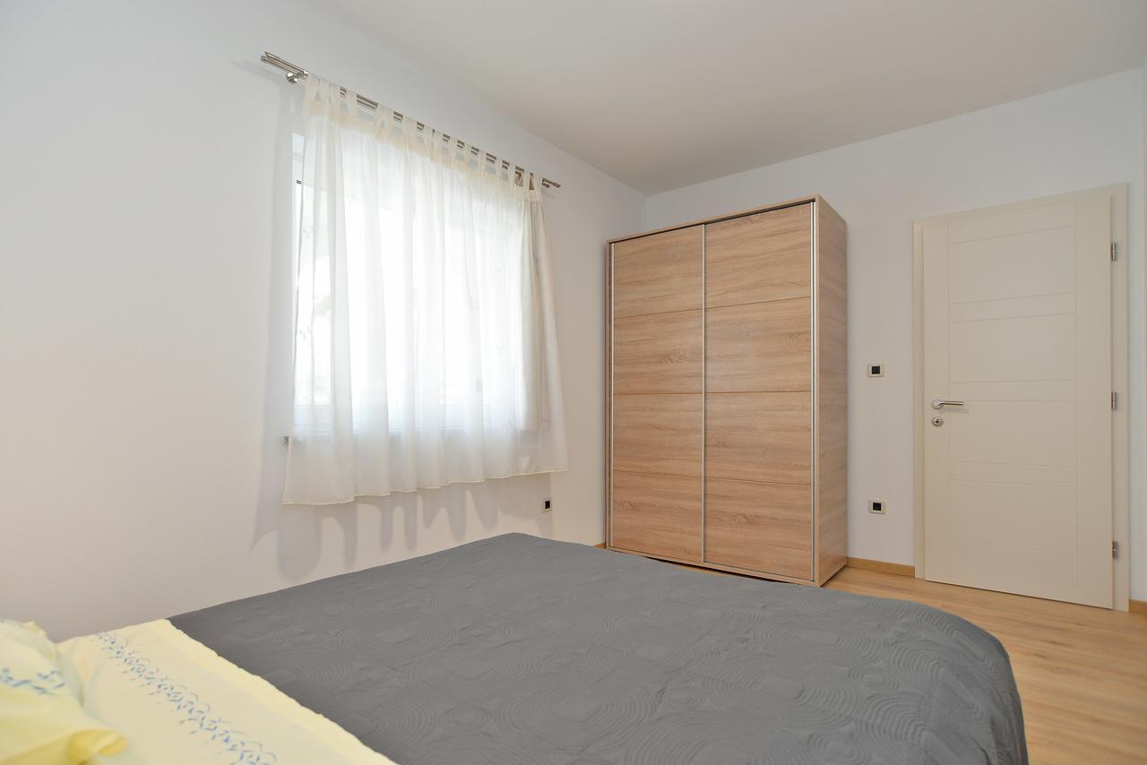 Apartments Elizabeta 1701 Fazana Exterior photo