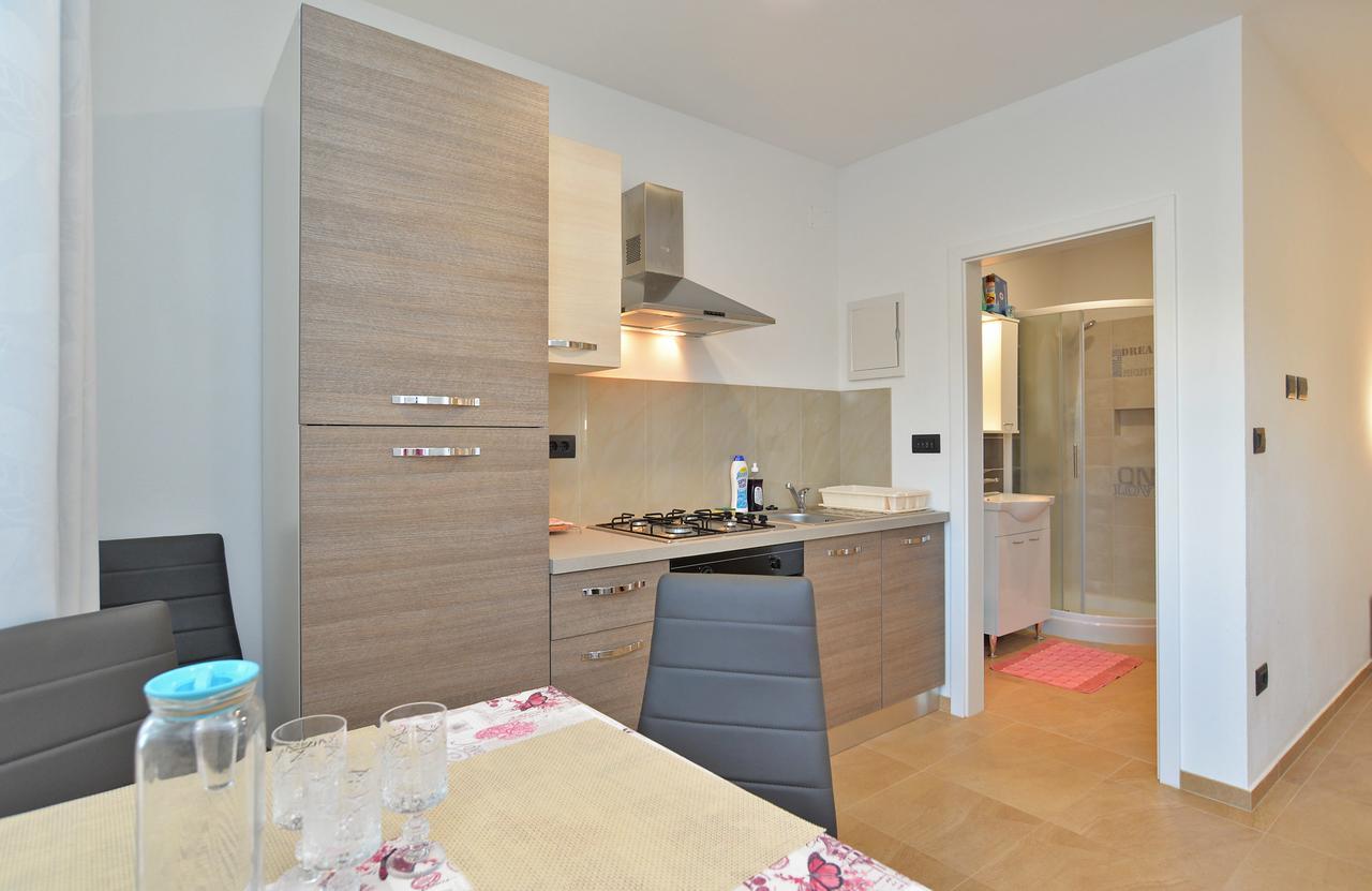Apartments Elizabeta 1701 Fazana Exterior photo