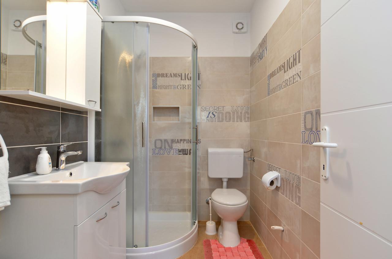 Apartments Elizabeta 1701 Fazana Exterior photo