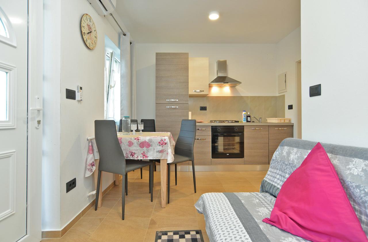 Apartments Elizabeta 1701 Fazana Exterior photo