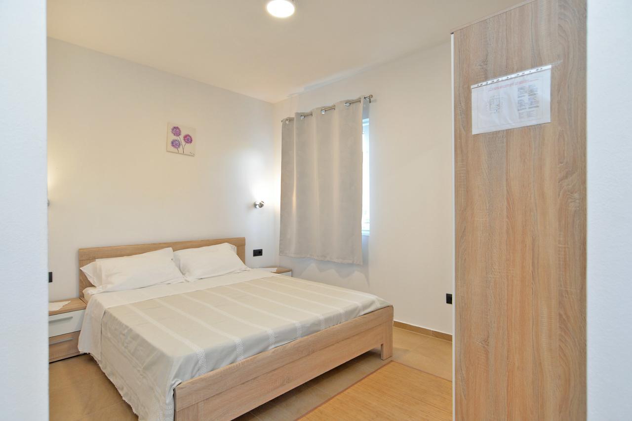 Apartments Elizabeta 1701 Fazana Exterior photo